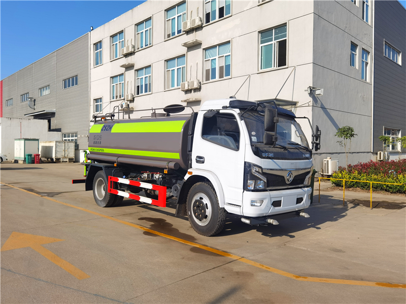 國(guó)六新款東風(fēng)多利卡灑水車(chē)