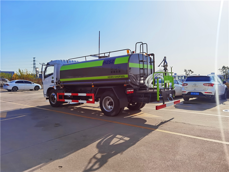 國(guó)六新款東風(fēng)多利卡灑水車(chē)