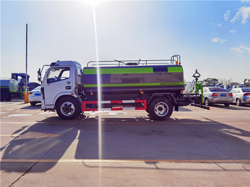 國(guó)六新款東風(fēng)多利卡灑水車(chē)
